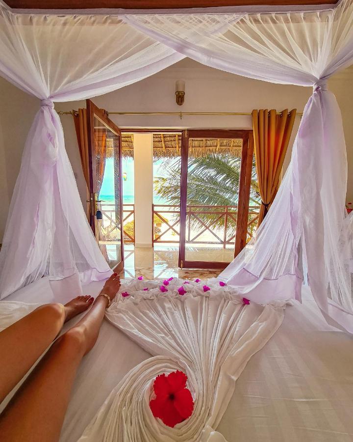 Karibu Beach Resort Pongwe Extérieur photo