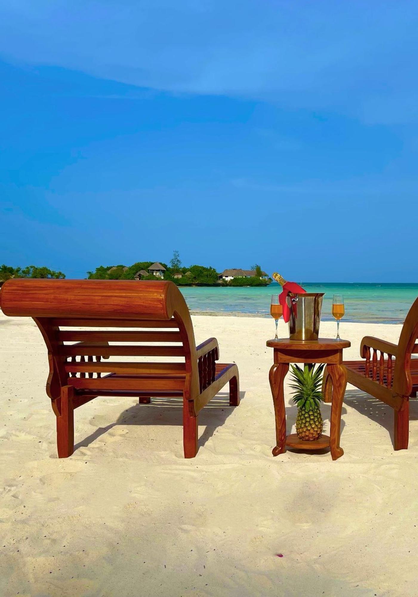 Karibu Beach Resort Pongwe Extérieur photo
