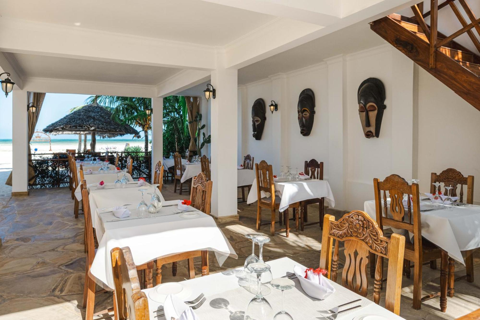 Karibu Beach Resort Pongwe Extérieur photo